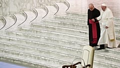 Una "dolorosa ciática" aparta al Papa Francisco de las misas de fin de año y Año Nuevo