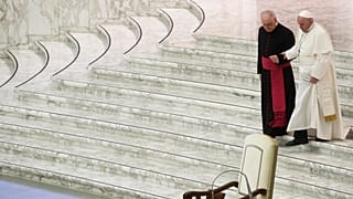 Una "dolorosa ciática" aparta al Papa Francisco de las misas de fin de año y Año Nuevo