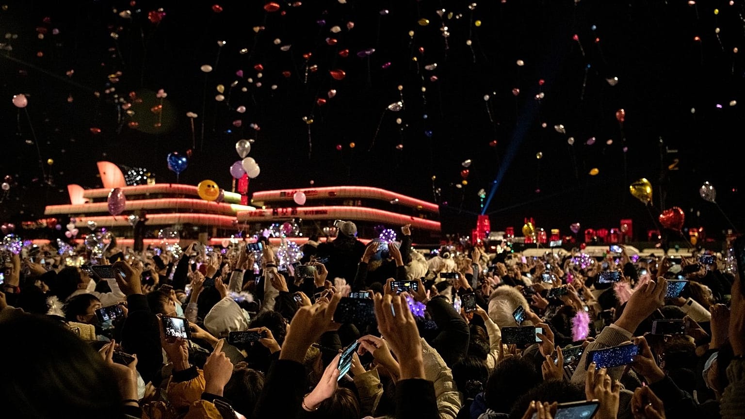 جشن سال نو در ووهان چین، یک سال پس از شیوع کرونا