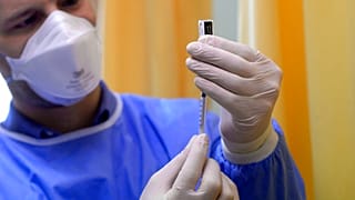 A Pfizer-BioNTech vakcinájával kezdődött az oltóprogram Magyarországon