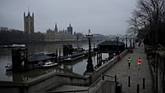El parlamento británico con el Támesis