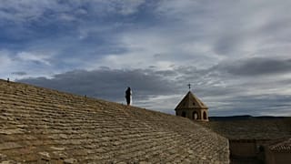La vida en el Monasterio de la Oliva transcurre al ritmo de las cosechas y de las horas de rezo