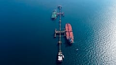 Irak'ın Basra kentinde terminalde ham petrol yükleyen gemilerin hava görüntüsü