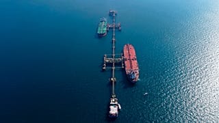 Irak'ın Basra kentinde terminalde ham petrol yükleyen gemilerin hava görüntüsü