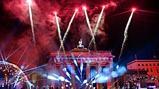 Feuerwerk zu Neujahr 2021 - Silvester in Berlin am Brandenburger Tor