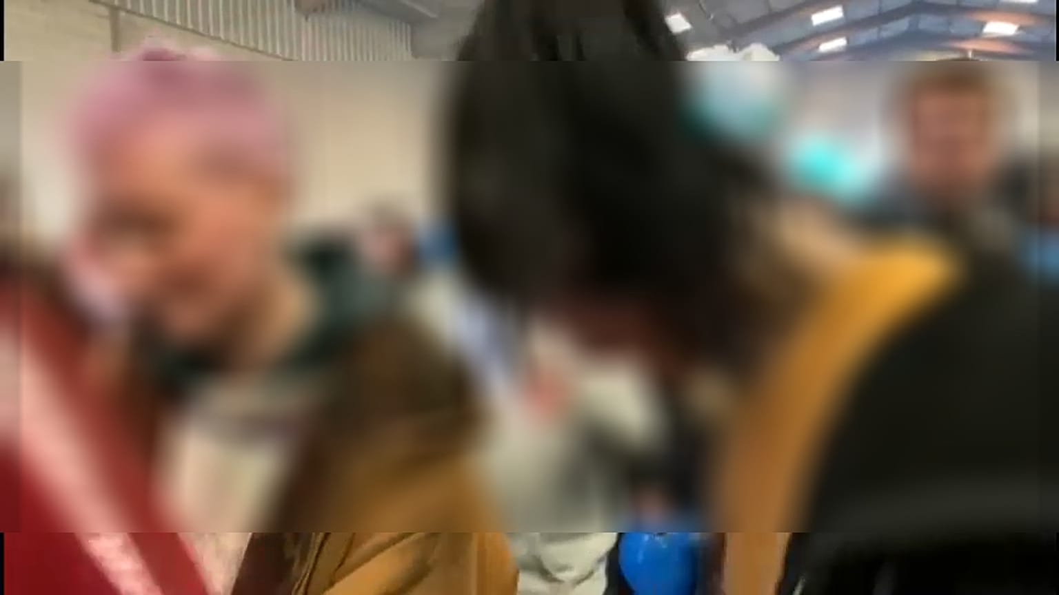 نحو 2500 شاركوا في حفل سري رغم حظر التجول المفروض
