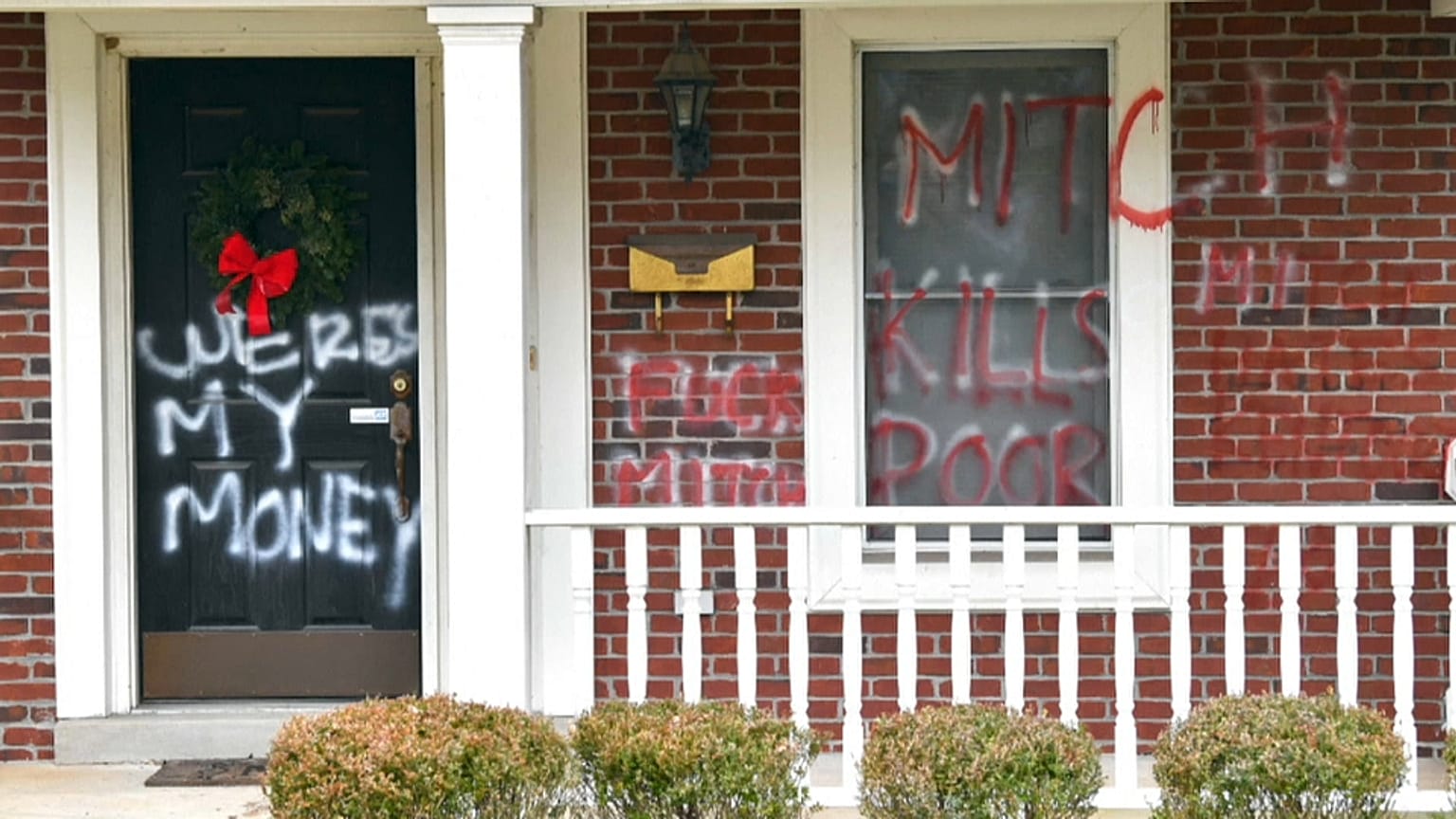 Pintadas en la casa de Mitch McConnell en Louisville