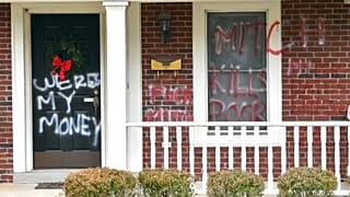 Pintadas en la casa de Mitch McConnell en Louisville