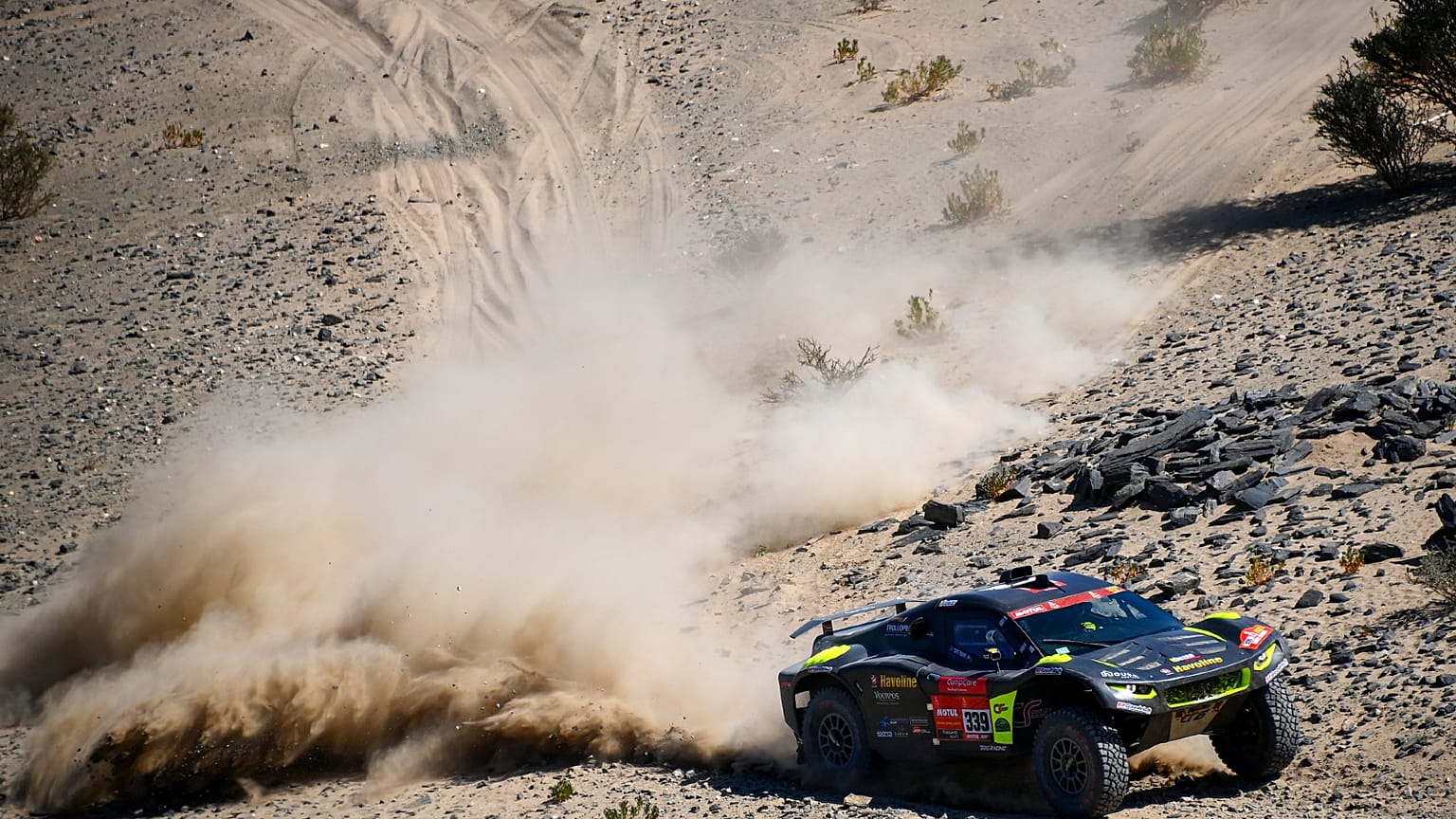 Victoria y liderato para Carlos Sainz tras la primera etapa del Dakar 2021