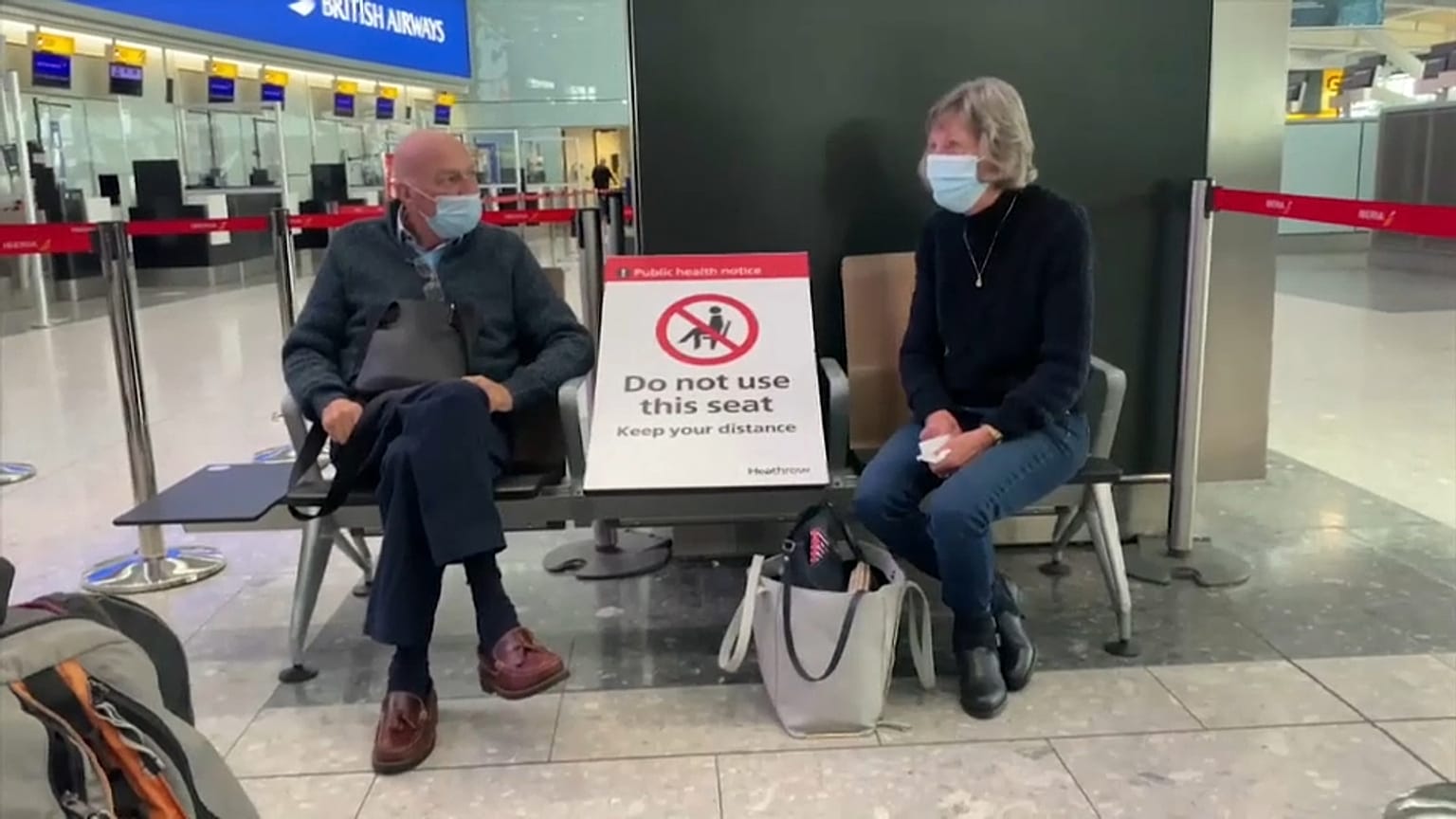 Dos pasajeros varados en Londres tras denegarles el viaje a Almería. 