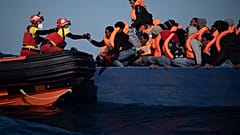 Μεσόγειος: 265 μετανάστες αναζητούν ασφαλές λιμάνι