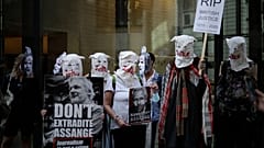 Manifestation de soutien à Julian Assange devant la cour de l'Old Bailey, à Londres, le 14 septembre 2020
