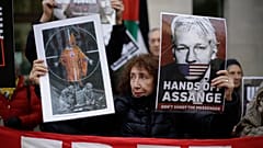 WikiLeaks: Βρετανικό δικαστήριο αρνείται την έκδοση του Τζούλιαν Ασάνζ στις ΗΠΑ