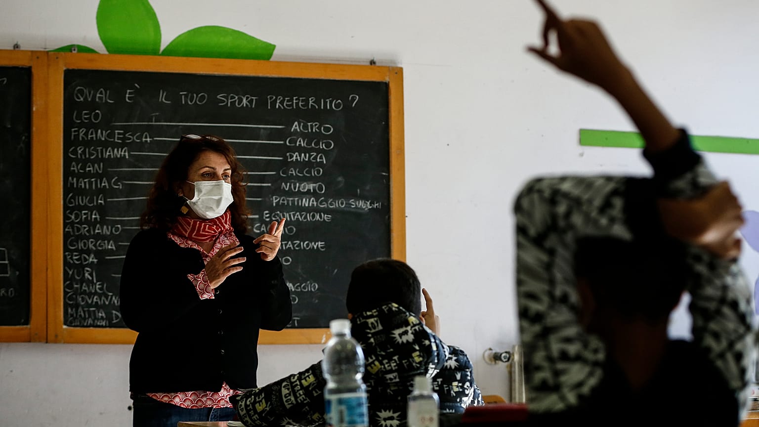 Save the Children: "Didattica a distanza? Riaprite le scuole, in sicurezza"