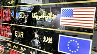 ویترین یک صرافی در تهران