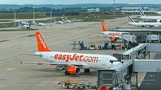 British Airways notificó el año pasado que necesitaba despedir 13.000 empleados, mientras que EasyJet recortó 4.500.