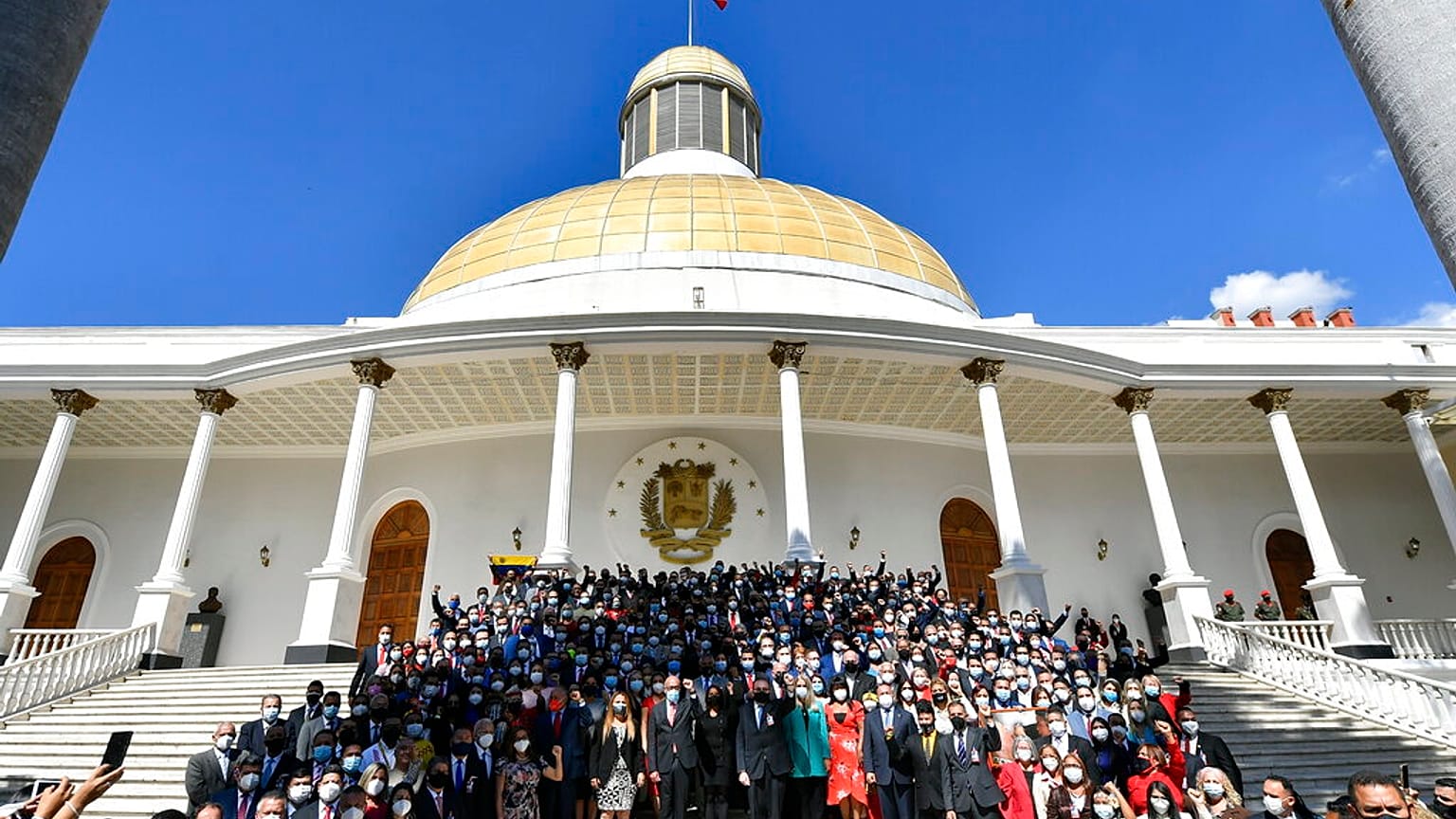 Venezeula'da yeni seçilen vekiller göreve başladı