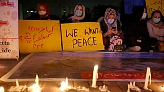 Pakistan'daki Şii topluluklar ülkenin farklı yerlerinde oturma eylemi düzenledi