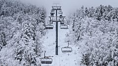 Remontées mécaniques à l'arrêt dans la station de Villard-de-Lans, dans le massif du Vercors, le 5 janvier 2021
