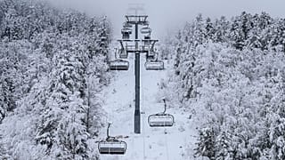 Remontées mécaniques à l'arrêt dans la station de Villard-de-Lans, dans le massif du Vercors, le 5 janvier 2021