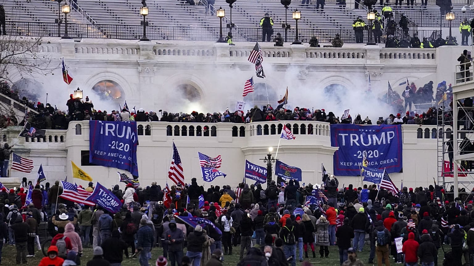 Washington: a Nemzeti Gárda verte vissza a Capitolium ostromát