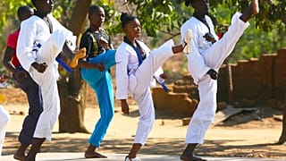 Zimbabwe: il taekwondo contro i matrimoni infantili, per salvare le spose bambine