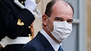 França apreensiva mas firme nas restrições contra a Covid-19