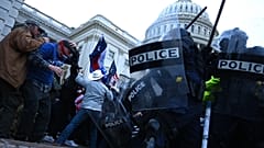 Zusammenstöße zwischen Polizei und Trump-Anhängern vor dem Capitol in Washington