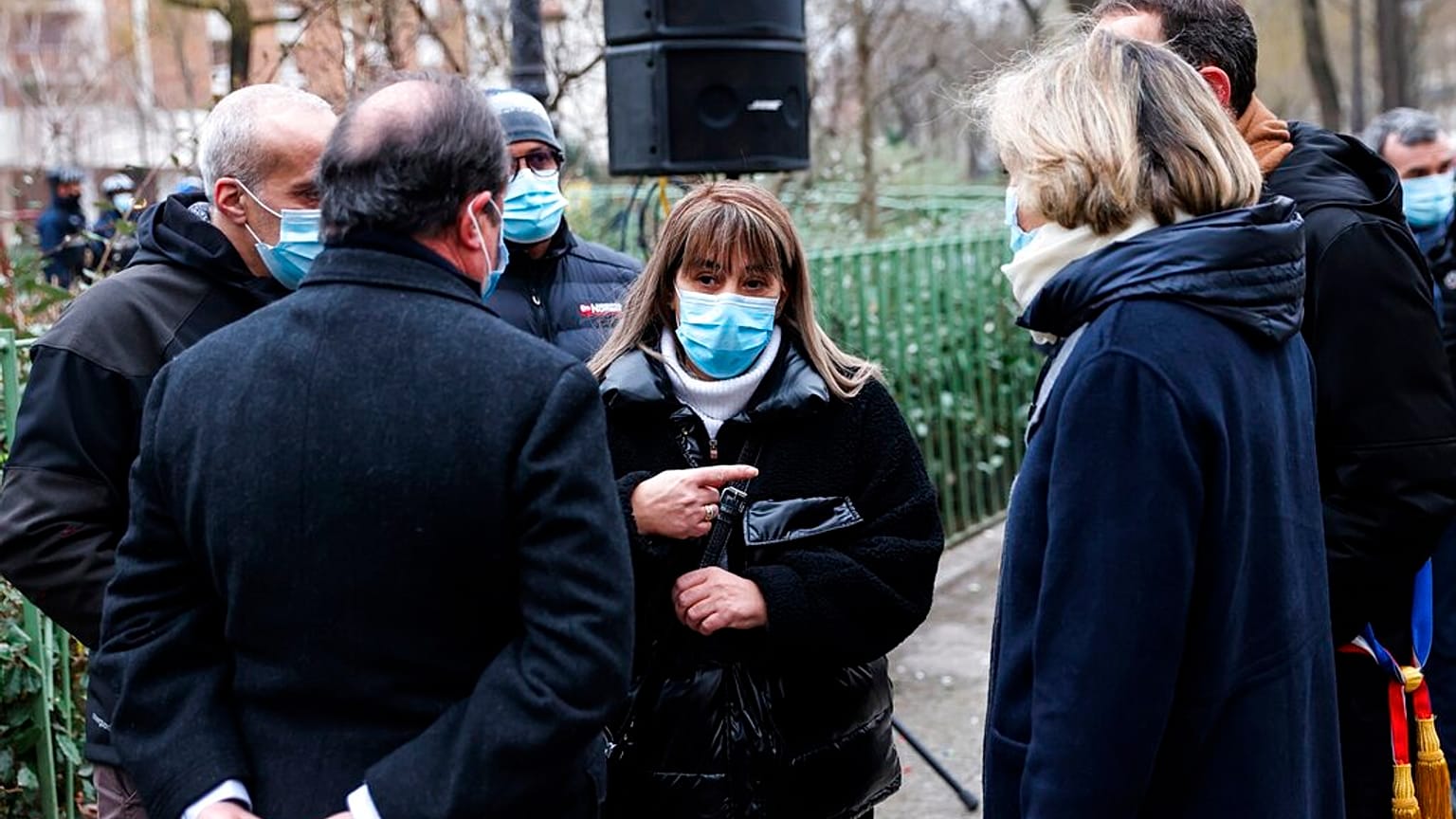Nabiha Merabet, a megölt rendőr, Ahmed Merabet testvére is elment a megemlékezésre