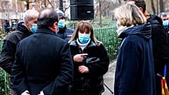 Nabiha Merabet, a megölt rendőr, Ahmed Merabet testvére is elment a megemlékezésre