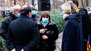 Nabiha Merabet, a megölt rendőr, Ahmed Merabet testvére is elment a megemlékezésre