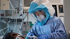 COVID-19: Συνεχίζεται ο εμβολιασμός στην Ιταλία - Η κυβέρνηση αναζητεί γιατρούς και νοσηλευτές