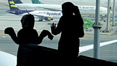 Covid-19 vaka sayısı düşen Suudi Arabistan uluslararası uçuş yasağını kaldırıyor