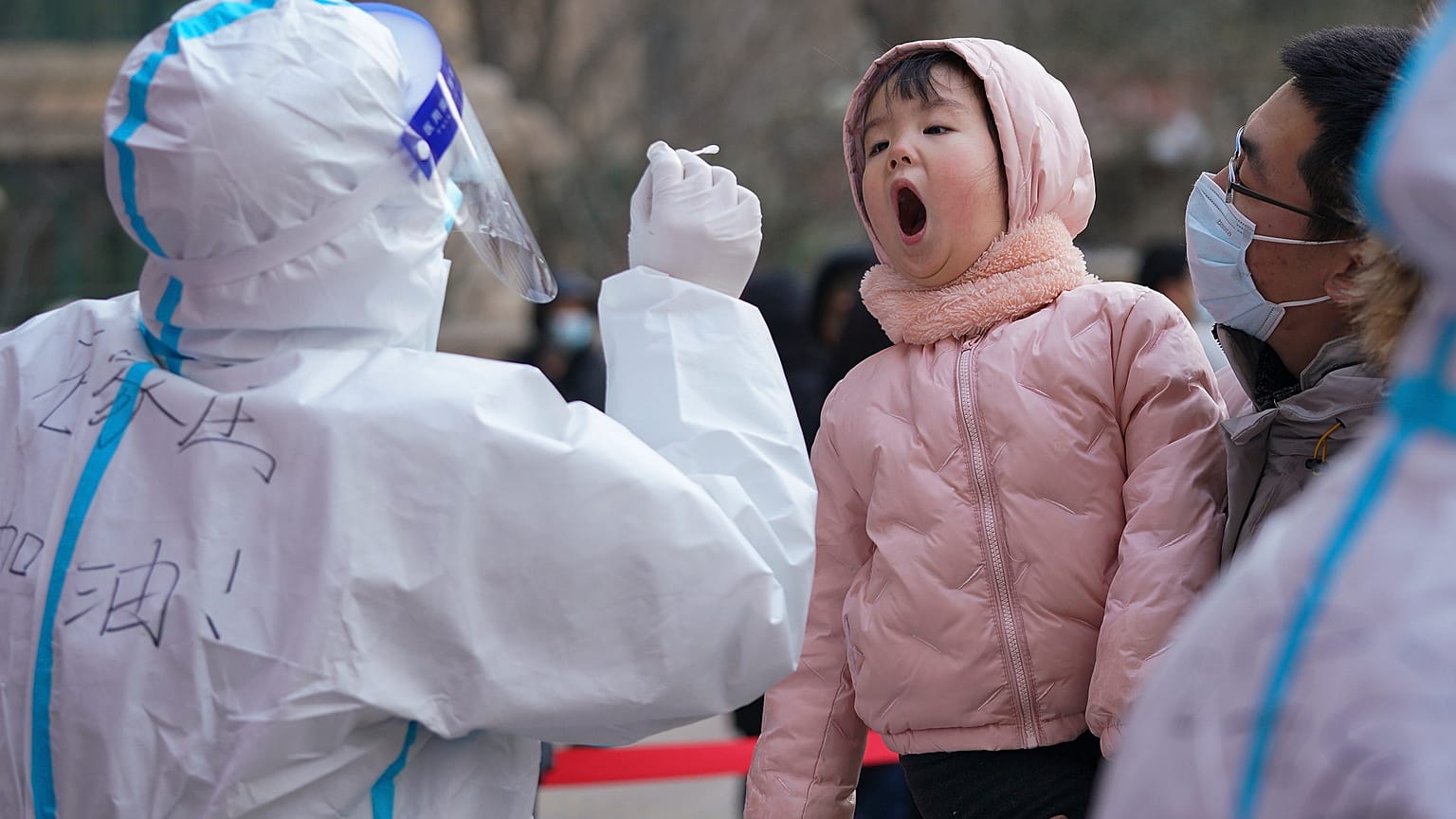 Covid-19 : des confinements localisés en Chine et en Australie