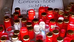 Erinnern an die Corona-Toten in Berlin am Arnswalder Platz (Prenzlauer Berg)