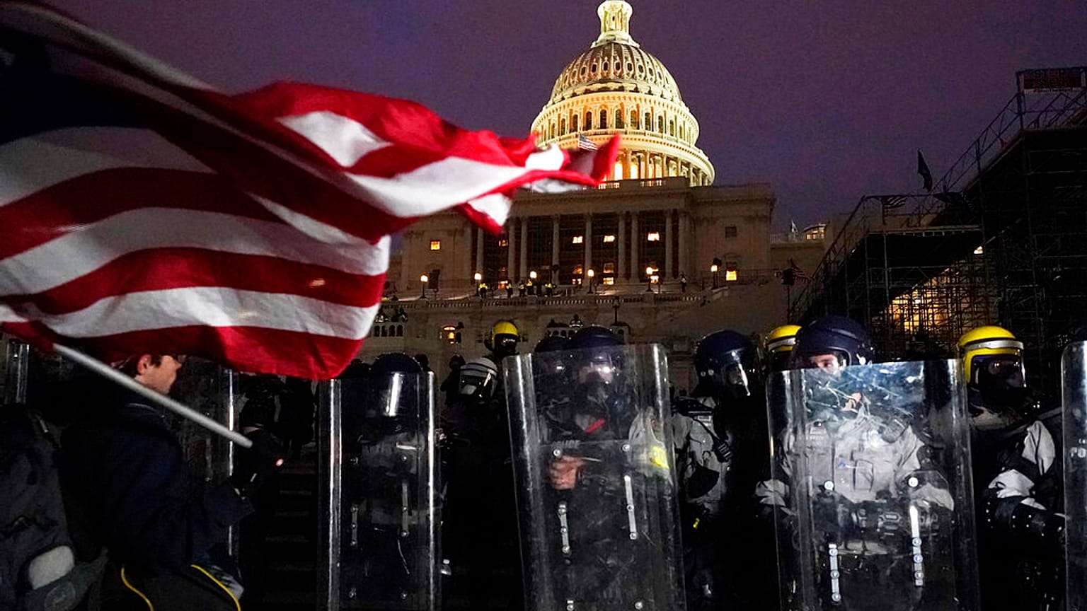 Sicherheitskräfte vor dem Kapitol in Washington nach den Ausschreitungen
