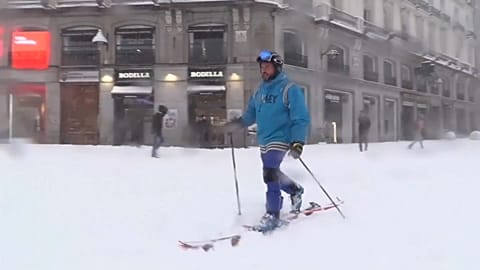 Les rues de Madrid recouvertes de neige