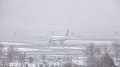 Un avión con pasajeros en el aeropuerto de Madrid
