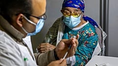 Израильтян вакцинируют быстрее всех 