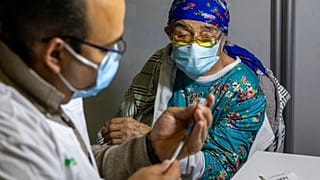 Israel aplica la segunda dosis de la vacuna contra el COVID