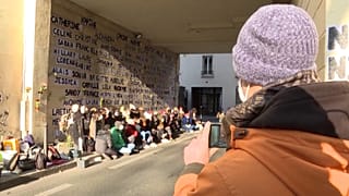 Fransa'da kadın cinayetleri: Bir yılda öldürülen 111 kadının adı başkent Paris duvarlarında