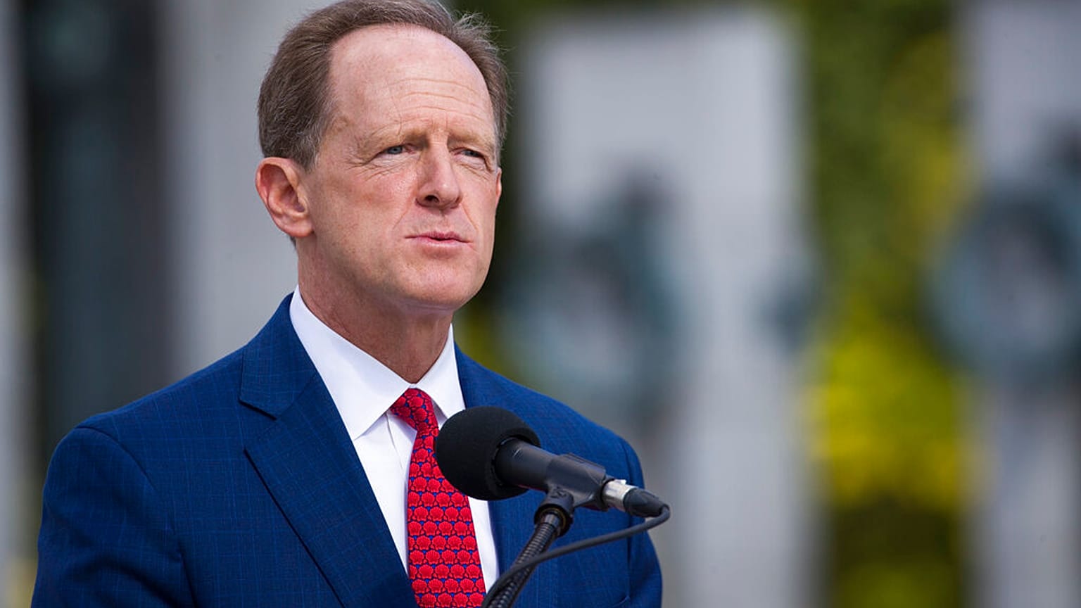 Cumhuriyetçi Senatör Pat Toomey Başkan Trump'ın görevini bırakmasını istedi