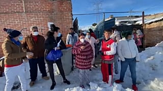 Reparto de mantas en la Cañada Real