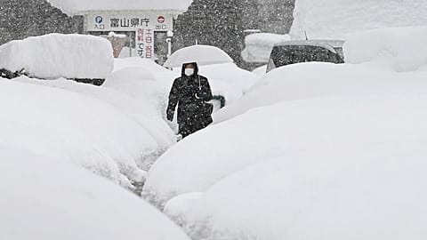 heavy snowfall in Japan