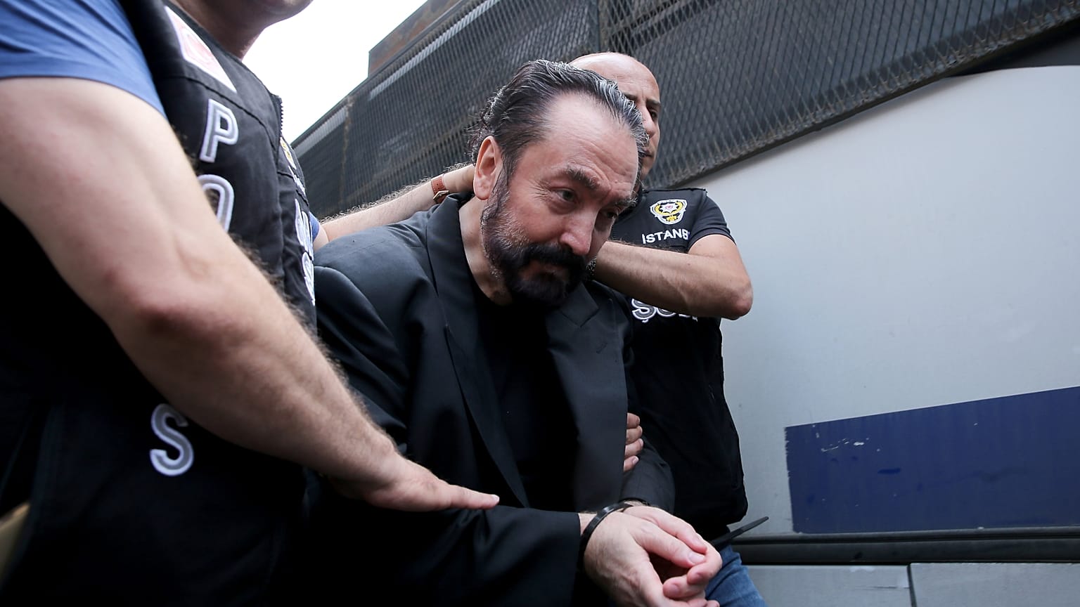Adnan Oktar'a hapis cezası