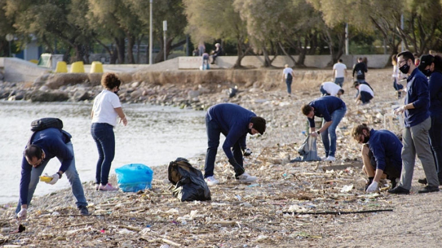 Εθελοντές της HELMEPA καθάρισαν 83 χιλιόμετρα ακτογραμμής εν μέσω της πανδημίας	