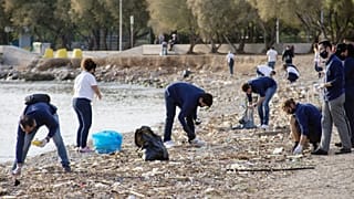 Εθελοντές της HELMEPA καθάρισαν 83 χιλιόμετρα ακτογραμμής εν μέσω της πανδημίας	