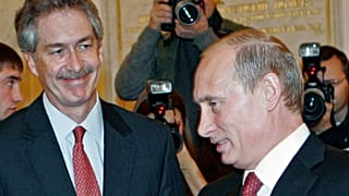Владимир Путин и экс-посол США Уильям Бернс на встрече президента с дипломатами в Москве, 2007 год.