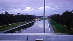 ABD'nin başkentinde KOngre binası önündeki Washington Anıtı