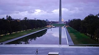 ABD'nin başkentinde KOngre binası önündeki Washington Anıtı